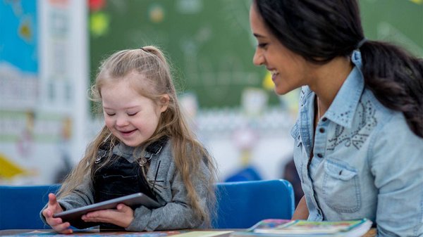Comment mieux intégrer les enfants handicapés à l'école ?