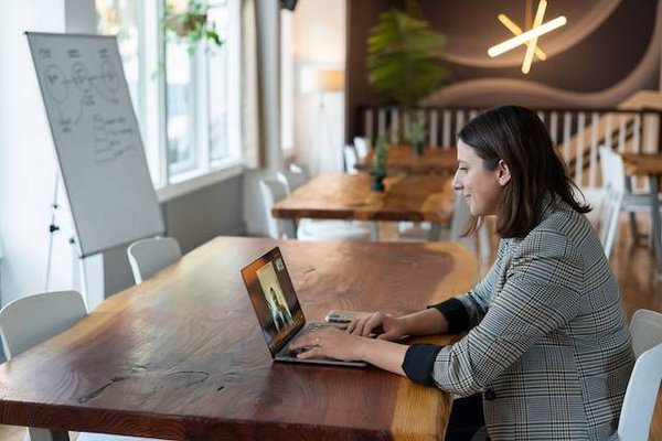 Évaluer et suivre les progrès des élèves à distance ?